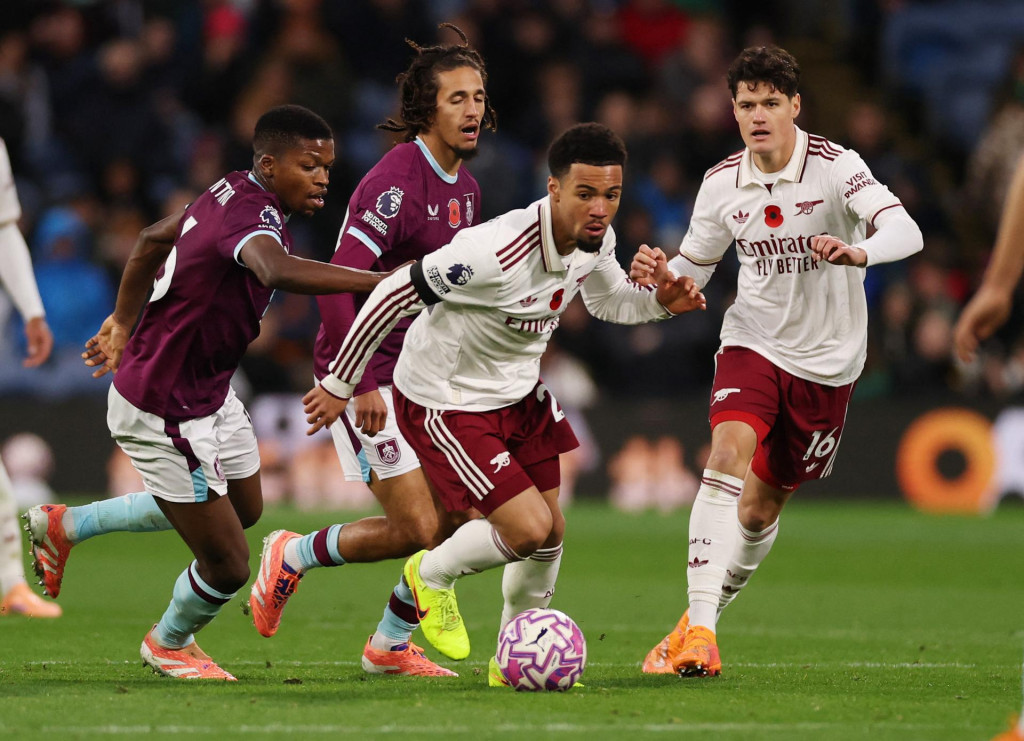 Arsenal zostal na čele Premier League, Burnley je na 17. mieste štyri body nad zónou zostupu. FOTO: REUTERS