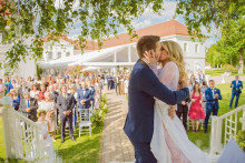 Viktor s manželkou Adelou.