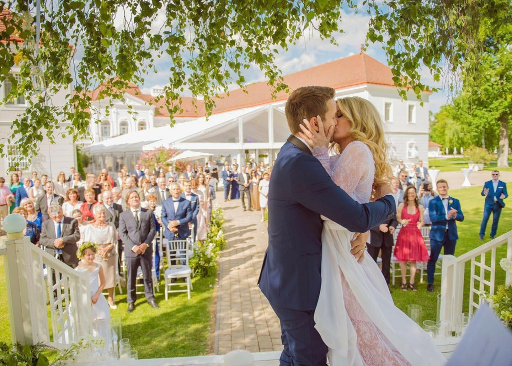 Viktor s manželkou Adelou.