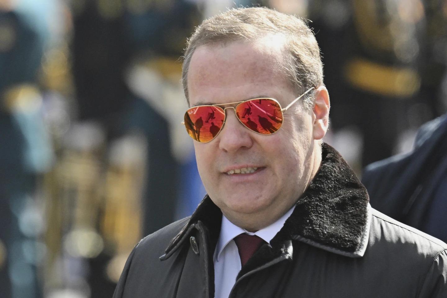 Za peniaze Západu sa dala vybudovať neutrálna a prosperujúca Ukrajina. Pomoc nemá výsledky, tvrdí Medvedev