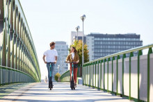 Kontroverznou časťou novely je zavedenie maximálnej rýchlosti na chodníkoch.