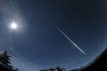 Výrez z celooblohovej snímky bolidu z 13. januára 2022