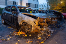 Neznámi páchatelia v pondelok podpálili auto 1. tajomníka poslaneckého klubu strany Alternatíva pre Nemecko (AfD) Bernda Baumanna. FOTO: TASR/DPA