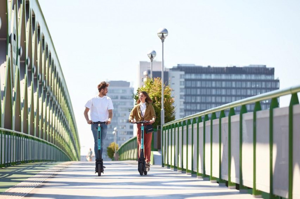 Kontroverznou časťou novely je zavedenie maximálnej rýchlosti na chodníkoch.