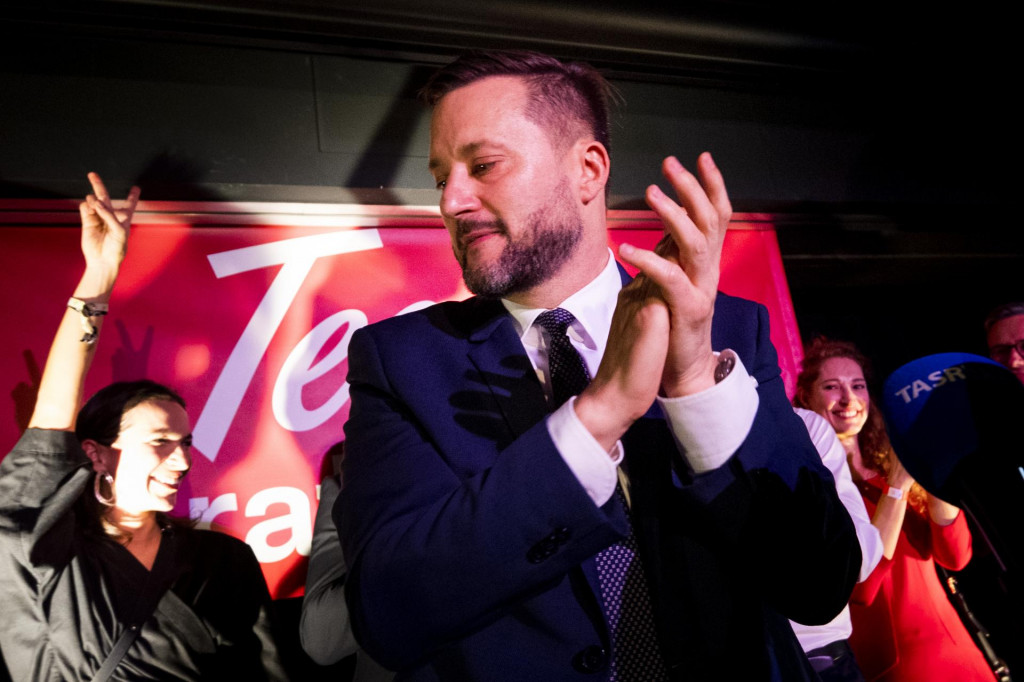 Smer avizuje, že predostrie kandidáta na post primátora Bratislavy. Na snímke víťazná noc Matúša Valla spred troch rokov. FOTO: TASR/J. Novák