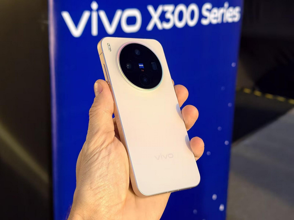 Vivo X300 je prekvapivo nadupaným kompaktným smartfónom.