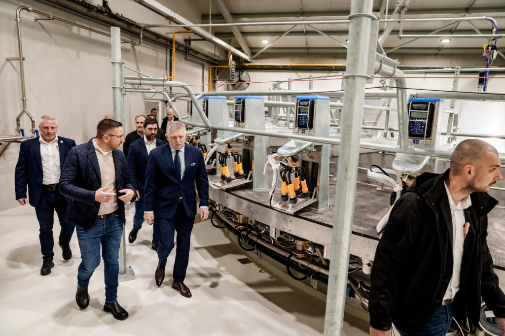 Otvorenia novej farmy neďaleko Topoľčian sa zúčastnil aj premiér Robert Fico. FOTO: Úrad vlády SR
