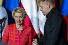 Predseda vlády Robert Fico na snímke s predsedníčkou Európskej komisie Ursulou von der Leyenovou.

FOTO: TASR/J. Kotian