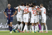 Bavorov dvoma gólmi potiahol Luis Diaz, ktorý videl v závere prvého dejstva aj červenú kartu. FOTO: REUTERS