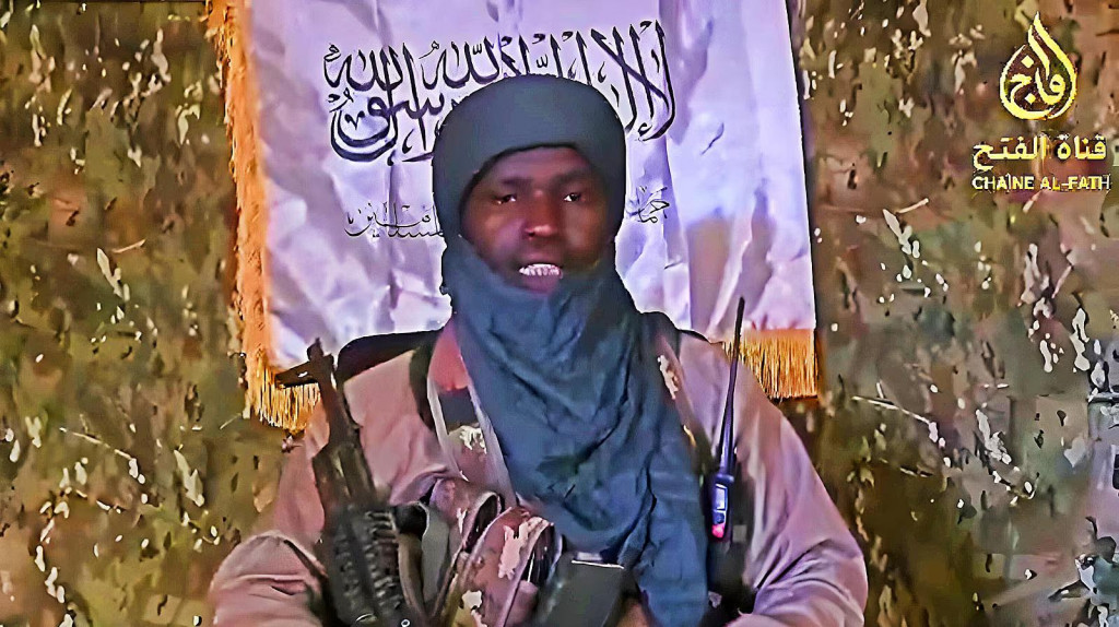 Veliteľ džihádistov vyzval dopravcov v Bamaku, aby ženy v autobusoch povinne nosili hidžáby. FOTO: t.me/rybar_africa