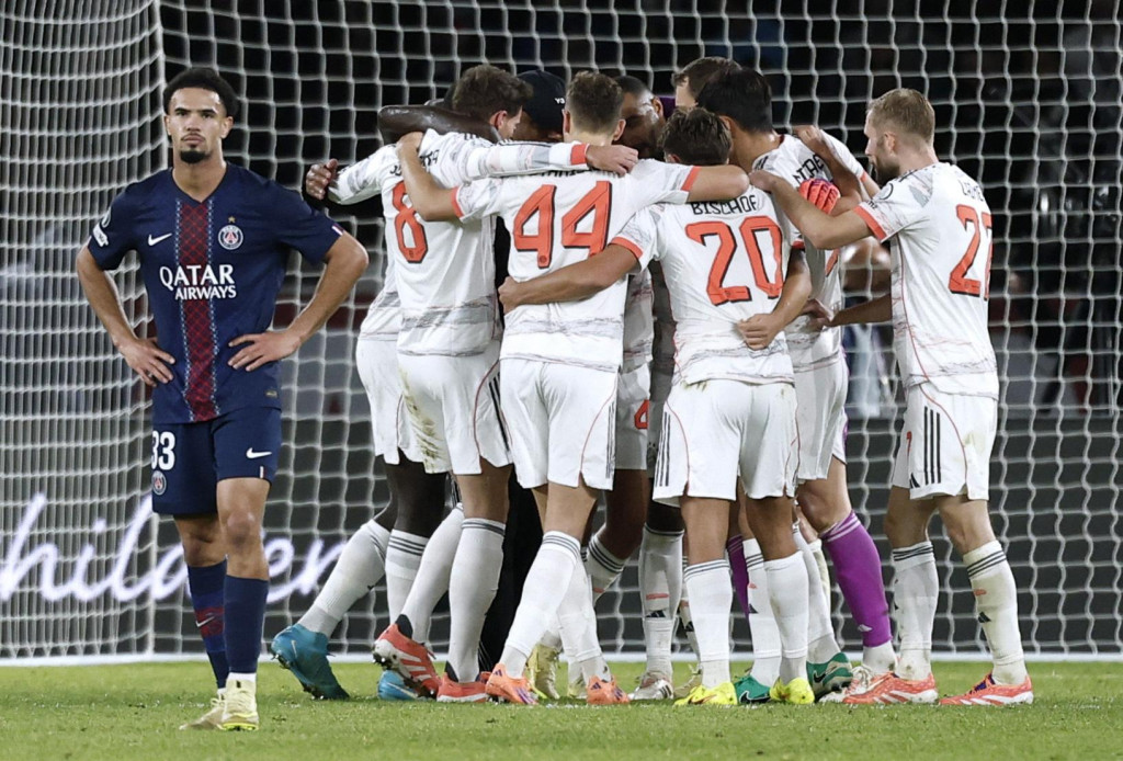 Bavorov dvoma gólmi potiahol Luis Diaz, ktorý videl v závere prvého dejstva aj červenú kartu. FOTO: REUTERS