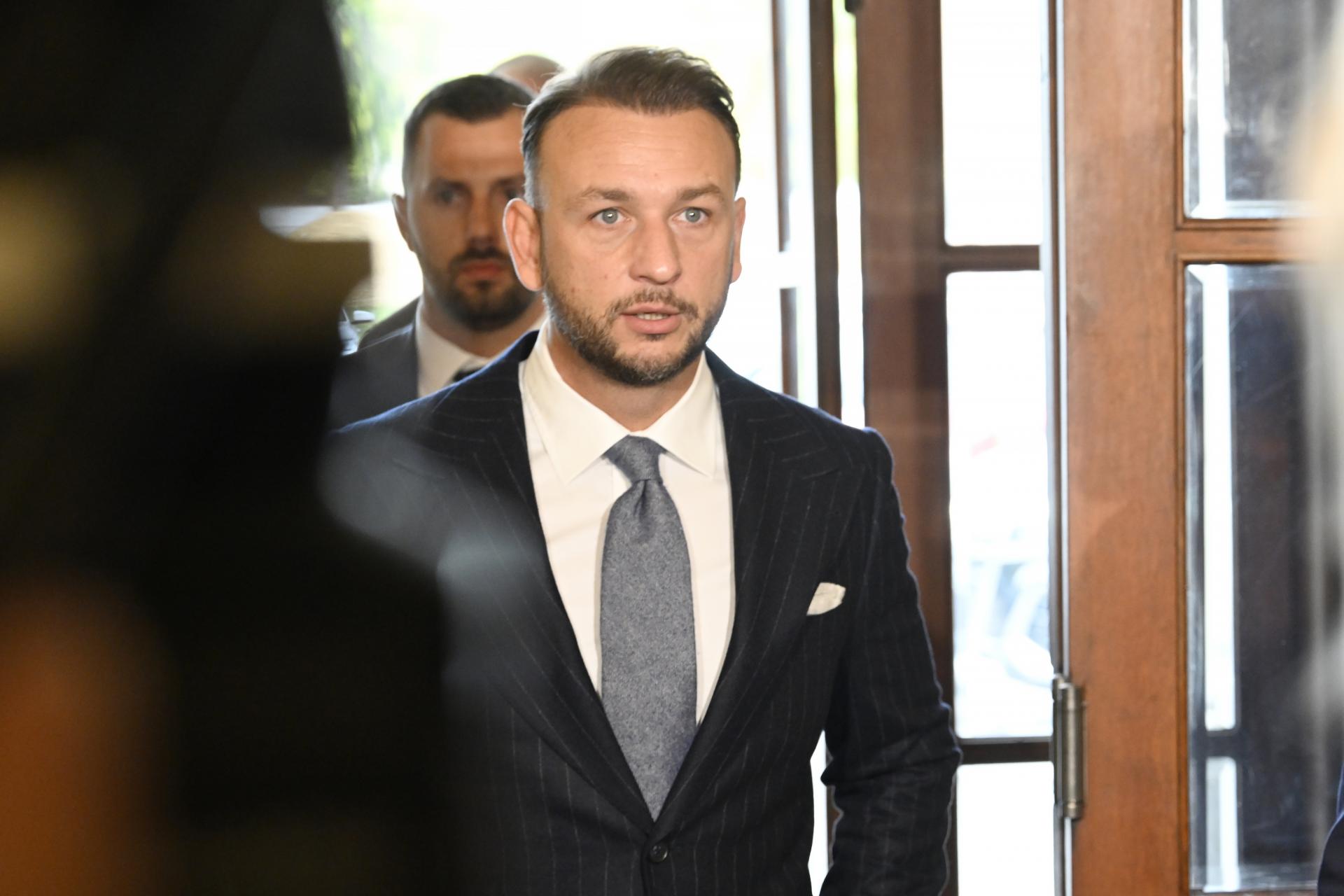 Zákon o cestnej premávke či vlaňajší deficit. Sledujte vyjadrenia ministrov po rokovaní vlády