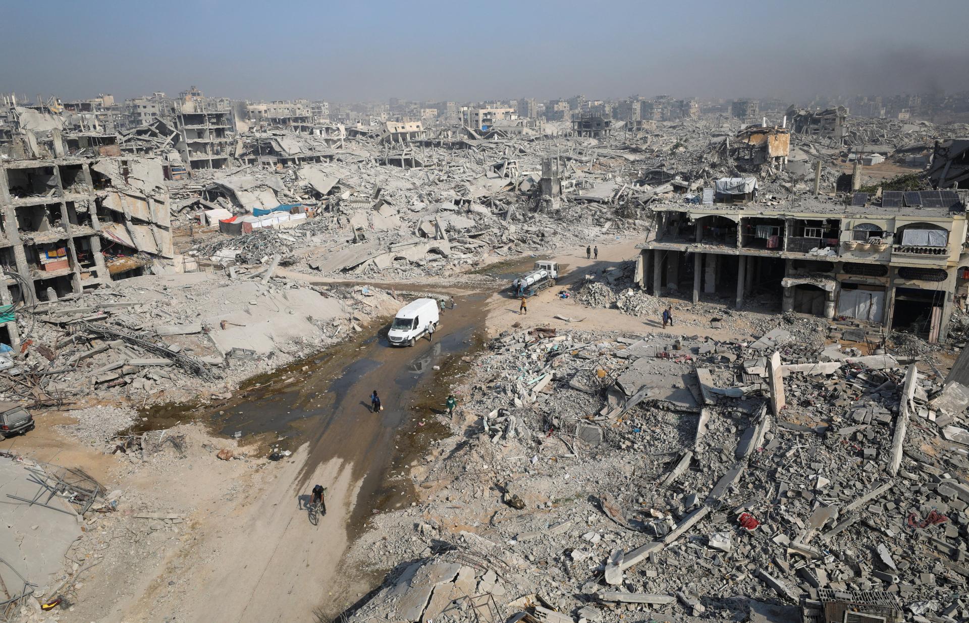 Izrael stále bojuje v časti Pásma Gazy s Hamasom, vyhlásil minister obrany