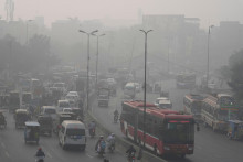 Znečistenie vzduchu je súčasťou mnohých miest. FOTO:TASR/AP