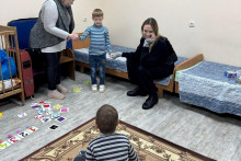 Angelina Jolieová počas návštevy Chersonu na Ukrajine. FOTO: Legacy of War Foundation/Reuters