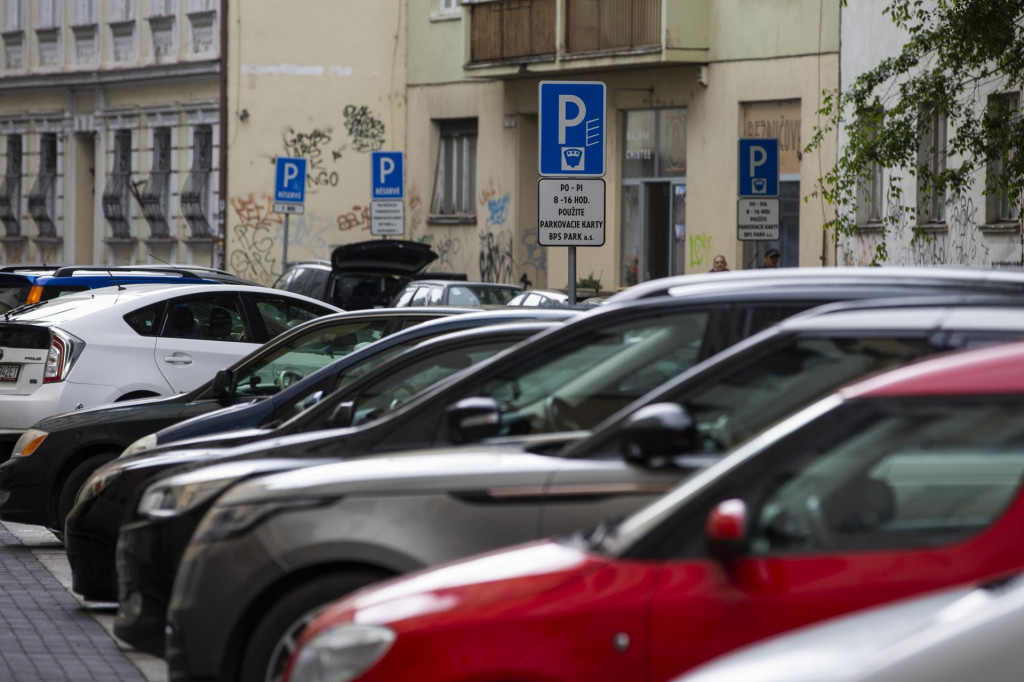 Parkovanie v Bratislave. FOTO: TASR/J. Novák