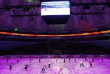 Diváci majú radi moderné haly s kompletným zázemím. Niektorým však môže chýbať pach šatní a splodín z rolby. FOTO: TASR/AP