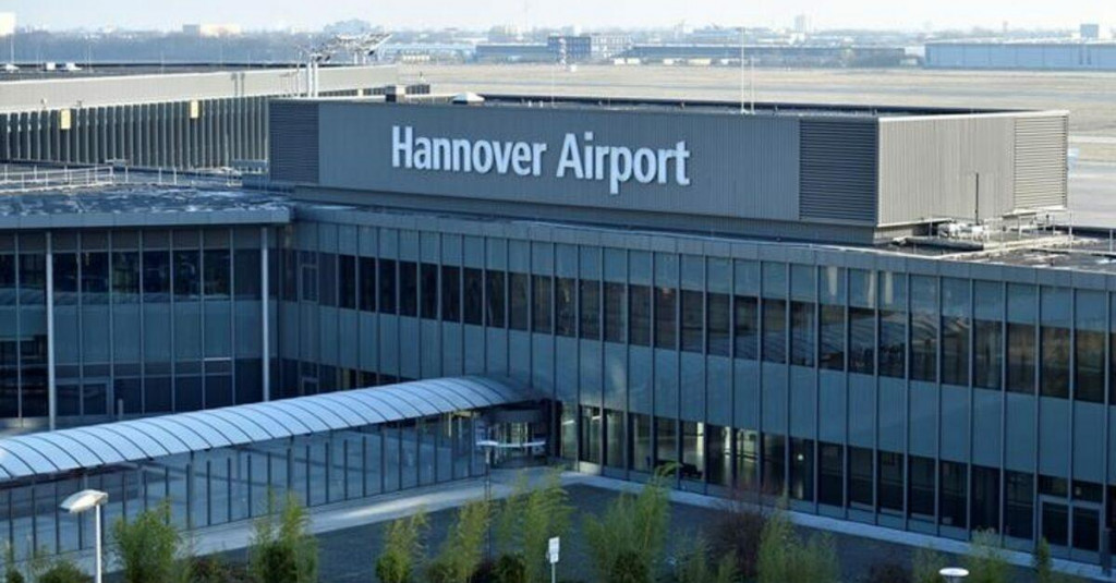 Nemecké letiská v poslednej dobe opakovane prerušovali prevádzku kvôli dronom, naposledy v nedeľu spozorovali bezpilotné lietadlo pri letisku v Brémach. FOTO: REUTERS