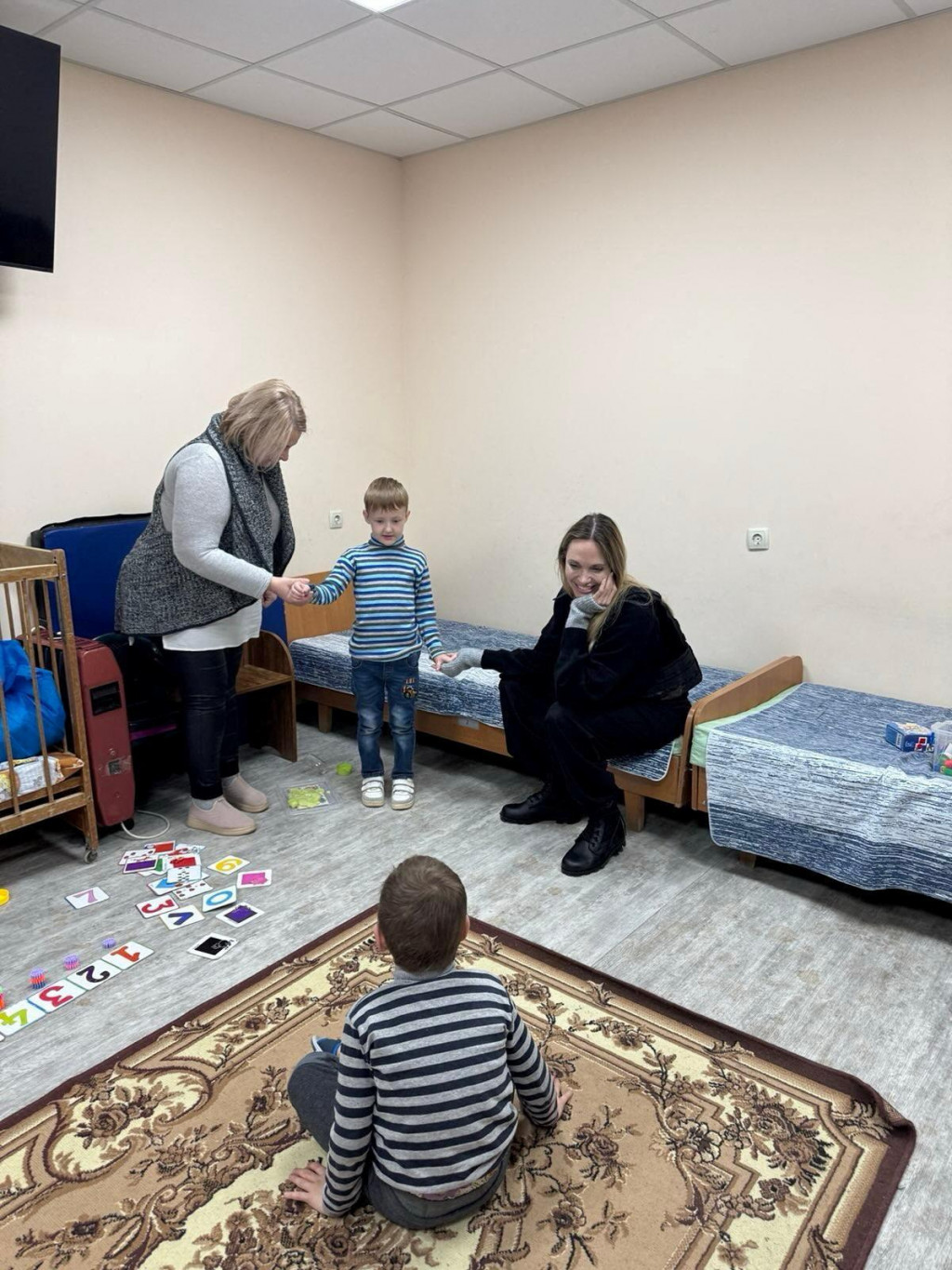 Angelina Jolieová počas návštevy Chersonu na Ukrajine. FOTO: Legacy of War Foundation/Reuters