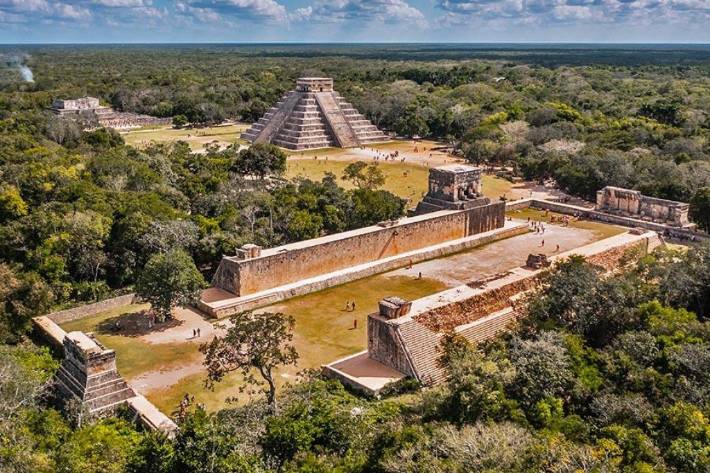 Mayské mesto Chichén Itzá ukryté uprostred pralesa.