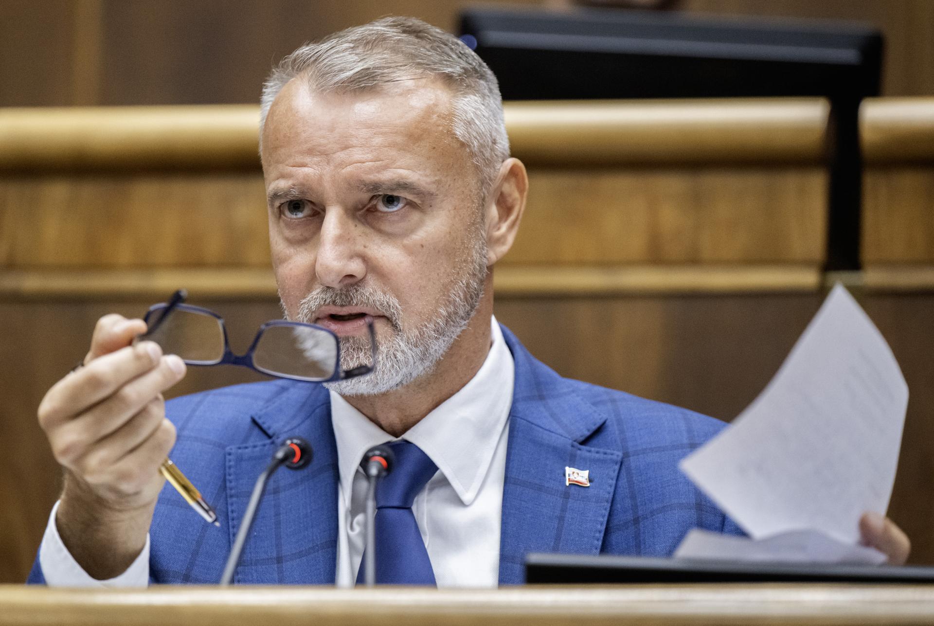 Raši rokoval o predĺžení volebného obdobia samospráv, KDH návrh podporilo