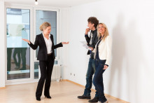 Pri výbere zvoľte primeranú fixáciu a ustrážte si finančnú rezervu vo výške minimálne šesť mesačných výdavkov. FOTO: Dreamstime