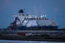 Podľa Orlenu kontrakt zahŕňa tri dodávky LNG v prvom štvrťroku 2026, ktoré budú po regazifikácii prepravené na Ukrajinu. FOTO: REUTERS