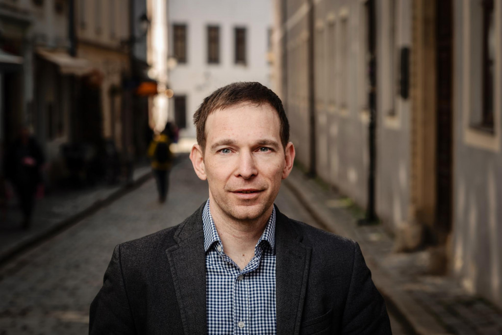 Analytik In&scaron;tit&uacute;tu ekonomick&yacute;ch a soci&aacute;lnych &scaron;t&uacute;di&iacute; Martin Vlachynsk&yacute; považuje digit&aacute;lne euro za produkt bez objedn&aacute;vky. FOTO: HN/Miroslava Spodniakov&aacute;