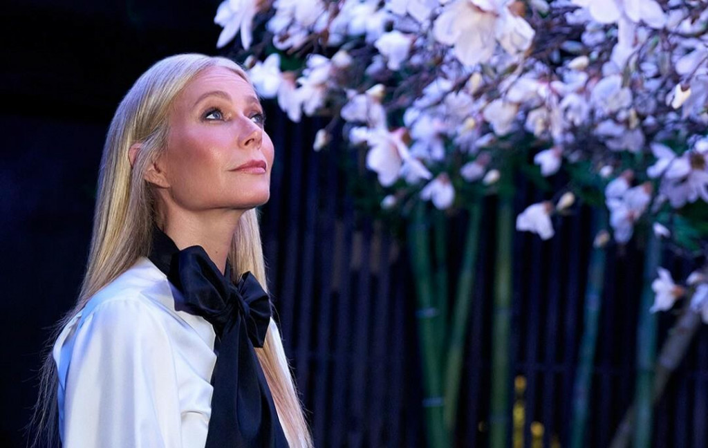 Sviečka s vôňou cestovín, s*x hračky a popolník za 1400 dolárov.