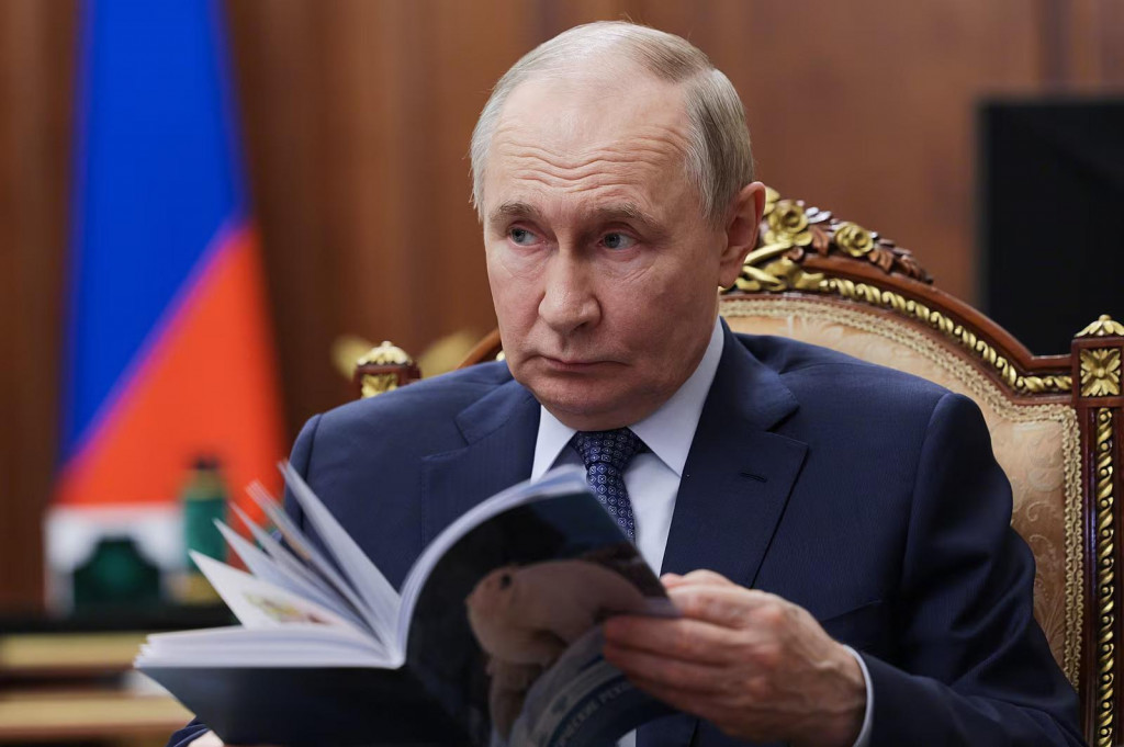 Rusk&yacute; prezident Vladimir Putin sa prizeral testu rusk&yacute;ch jadrov&yacute;ch s&iacute;l, ktor&yacute; sa uskutočnil na zemi, mori i vo vzduchu. FOTO: AP