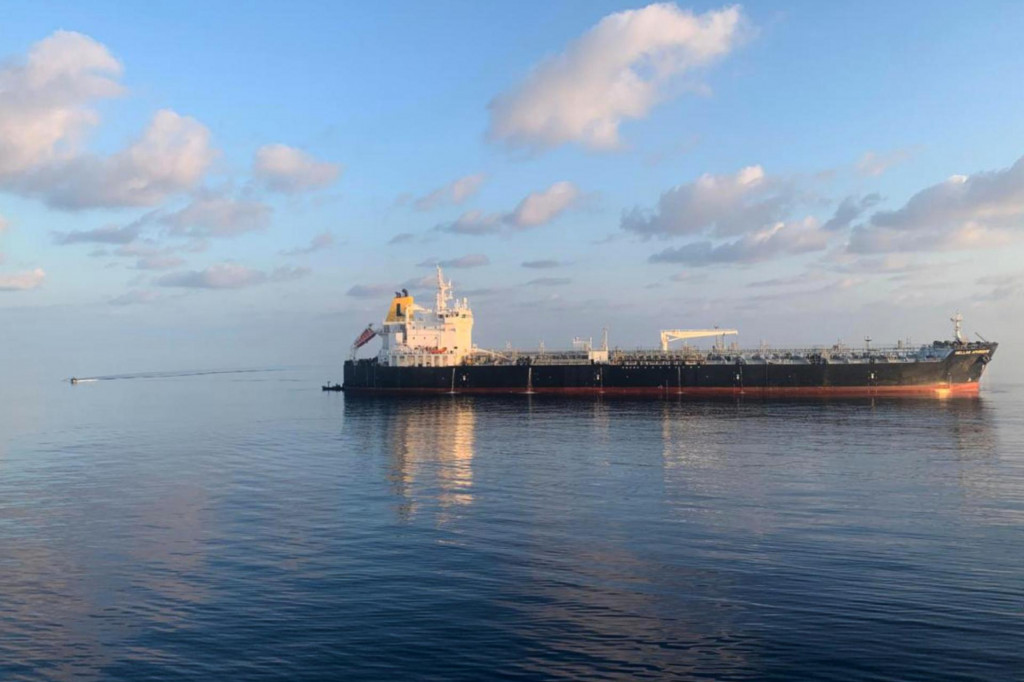 Tanker Hellas Aphrodite sa plaví pri pobreží Somálska v Arabskom mori. FOTO: TASR/AP