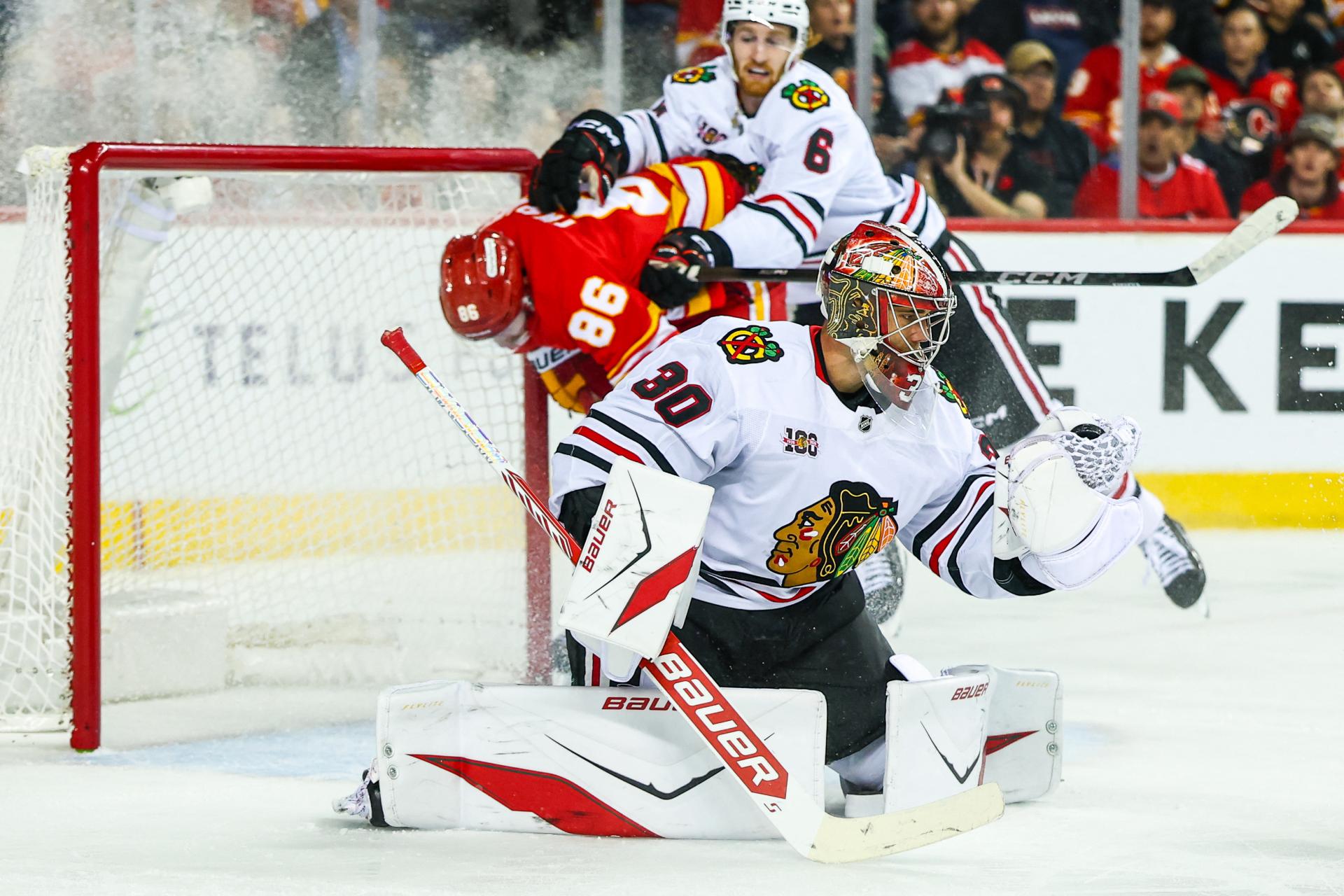 Calgary s Honzekom podľahlo Chicagu 0:4, Bedard natiahol bodovú sériu
