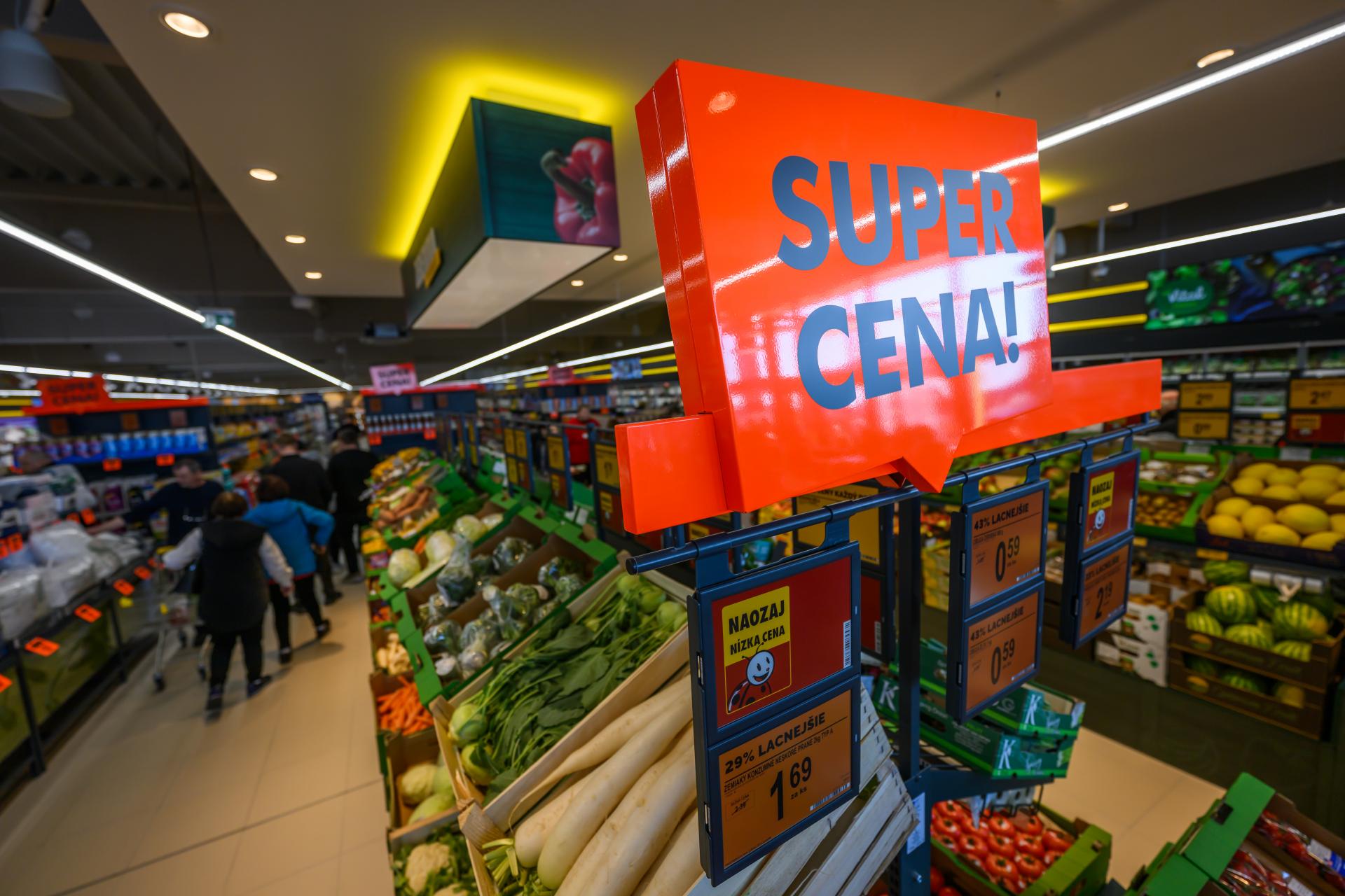 Experiment za desiatky tisíc eur. Štátny porovnávač mal zatočiť s cenami potravín, no ide po vzore Maďarska