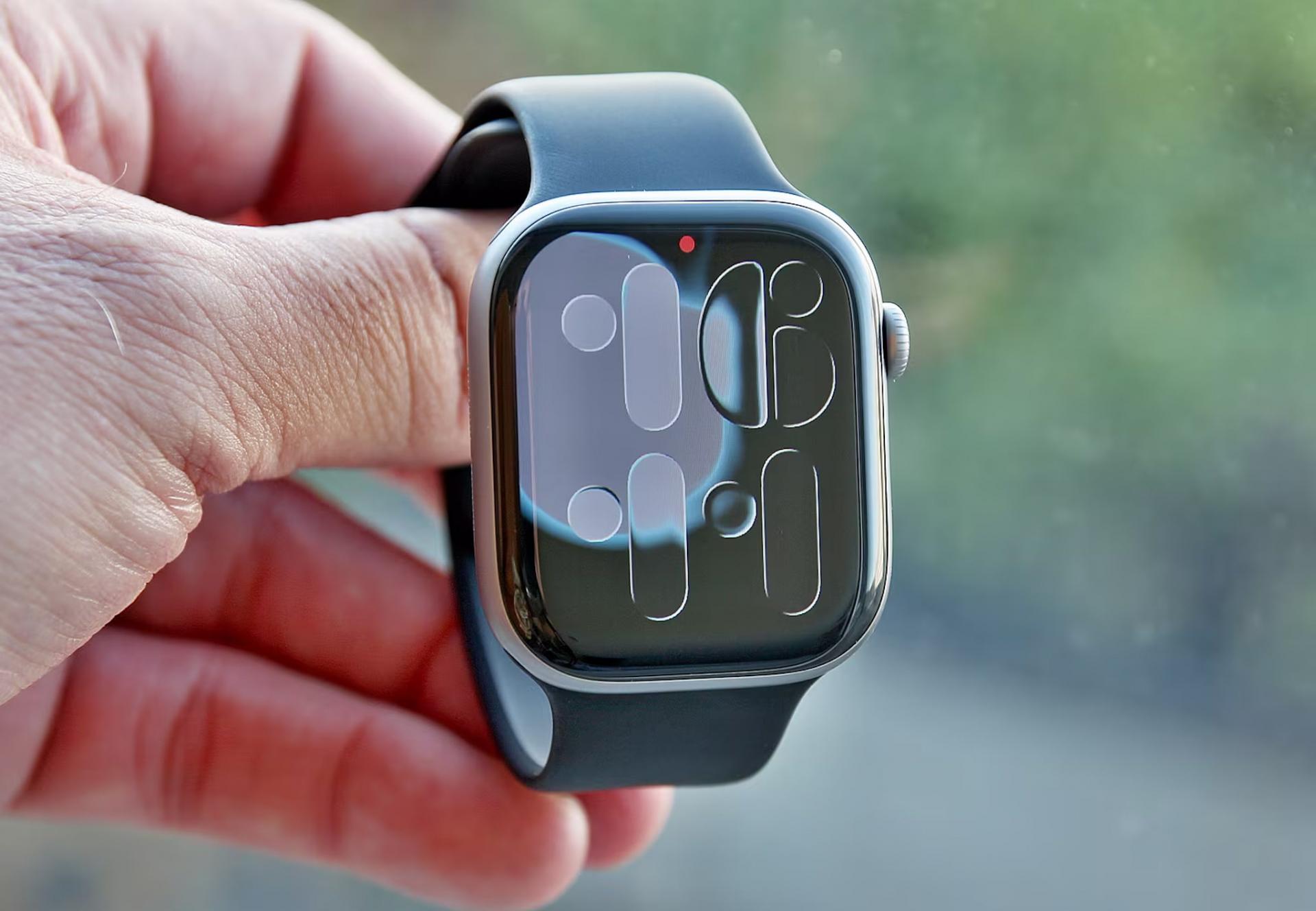 Tenšie, odolnejšie a s dlhšou výdržou. Vyskúšali sme nové Apple Watch Series 11