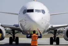 Na snímke lietadlo na letisku Milana Rastislava Štefánika. FOTO: TASR/Martin Baumann