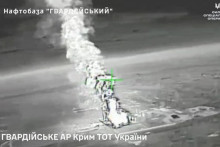 Archívna snímka z októbra 2025, kedy Ukrajina rovnako útočila na prečerpávaciu stanicu na Kryme. FOTO: REUTERS/SPECIAL OPERATIONS FORCES OF UKRAINE