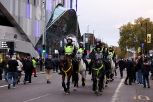 Metropolitná polícia v Londýne odhalila gang, ktorý odoslal tisíce ukradnutých telefónov do Číny.