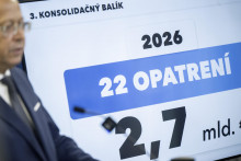 Na snímke minister financií Ladislav Kamenický počas tlačovej konferencie v súvislosti s konsolidačným balíkom na rok 2026. FOTO: TASR/Martin Baumann