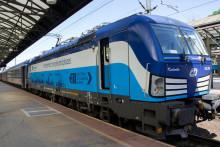 Na snímke lokomotíva spoločnosti European Locomotive Leasing, ktorú si prenájímajú České dráhy.  FOTO: TASR/Barbora Vizváryová