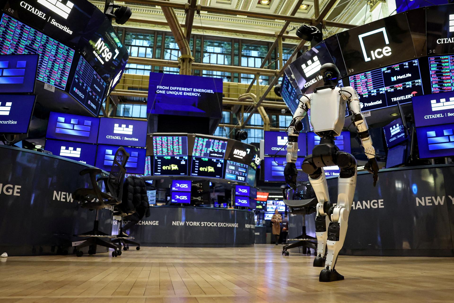 Akcie v Spojených štátoch uzavreli zmiešane, obavy v sektore AI rastú. Darilo sa zdravotníckym spoločnostiam