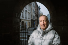 Bývalý agent Mosadu, spisovateľ a novinár Gad Šimron v Prahe. FOTO: Mafra/Radek Vebr