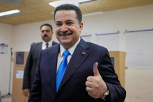 Iracký premiér premiér Muhammad Šijá as-Súdání počas hlasovania v parlamentných voľbách v irackom Bagdade. FOTO: TASR/AP