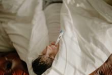 Tak predsa! Vedecký dôkaz, že muži nie sú padavky pri chrípke.