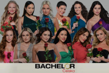 Český Bachelor 2025 predstavil prvých 12 ružičiek.