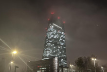 Centrála Európskej centrálnej banky v nemeckom Frankfurte nad Mohanom v noci FOTO: HN/Mário Blaščák