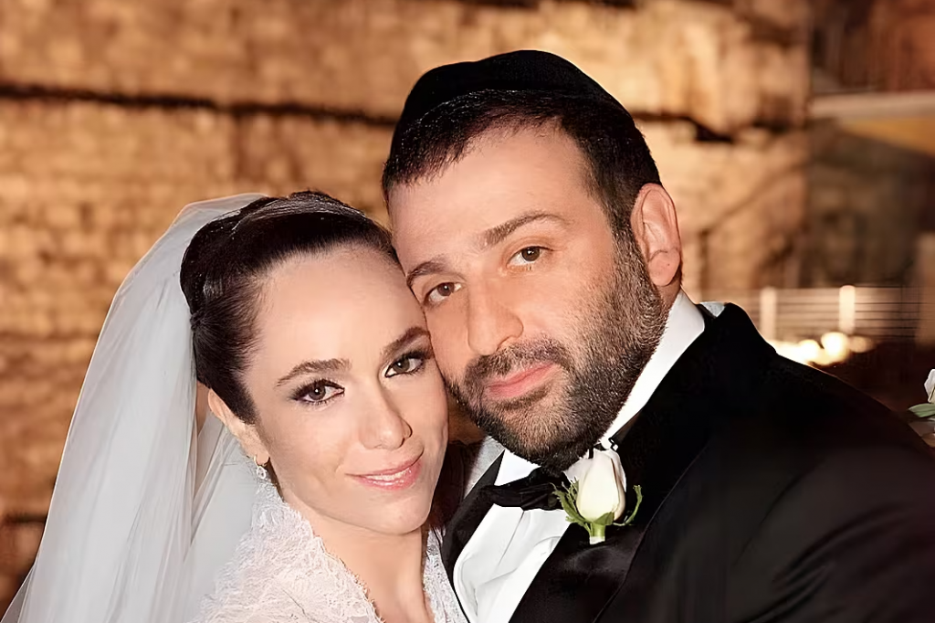 Dilhoročný priateľ ukrajinského prezidenta Volodymyra Zelenského Timur Mindič s nevestou. FOTO: instagram.com/verberalla