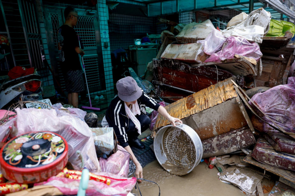 Dôsledky záplav spôsobených tajfúnom Fung-wong na Taiwane. FOTO: Reuters