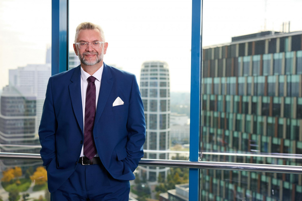 Na snímke je Andrej Viceník, vrchný riaditeľ úseku Firemné bankovníctvo VÚB banky. FOTO: VÚB/Peter Brichta
