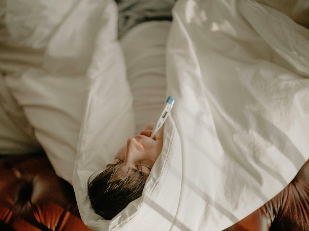 Tak predsa! Vedecký dôkaz, že muži nie sú padavky pri chrípke.