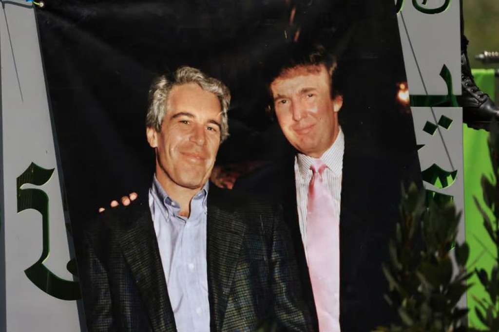 Jeffrey Epstein a Donald Trump. FOTO: Reuters